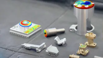 Messobjekte mit bunten 3D-Oberflächenprofilen aus der optischen Weißlichtinterferometrie von Polytec für präzise Rauheitsanalyse.