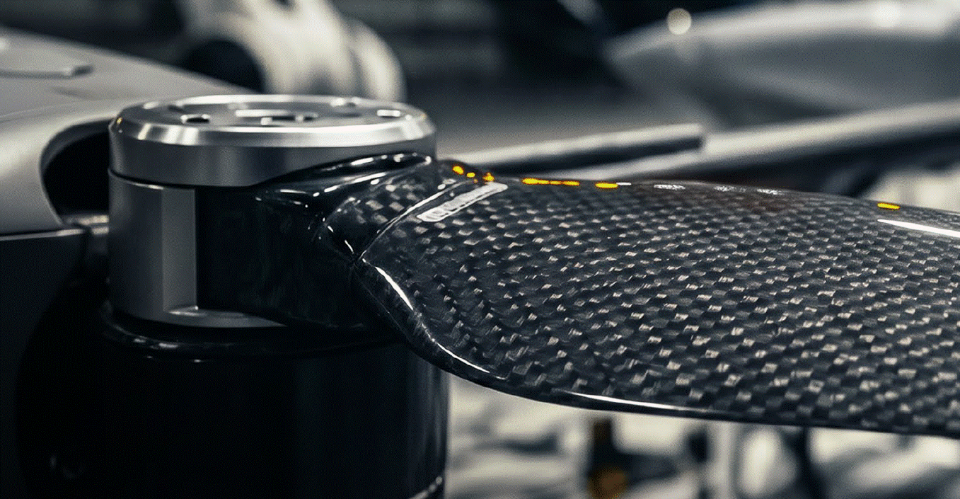 Carbonfaser-Propeller einer UAV-Antriebseinheit im Detail