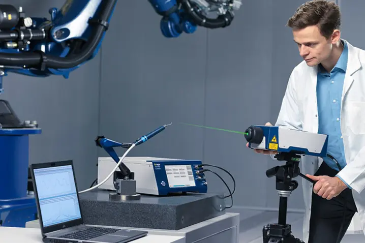 研究開発用とにおけるレーザドップラ振動計による非接触振動測定