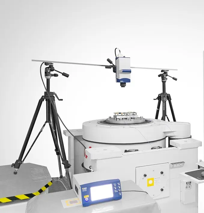 VibroFlex QTec Vibrometer zur Regelung eines elektromechanischen Shakers für die Leiterplattenprüfung