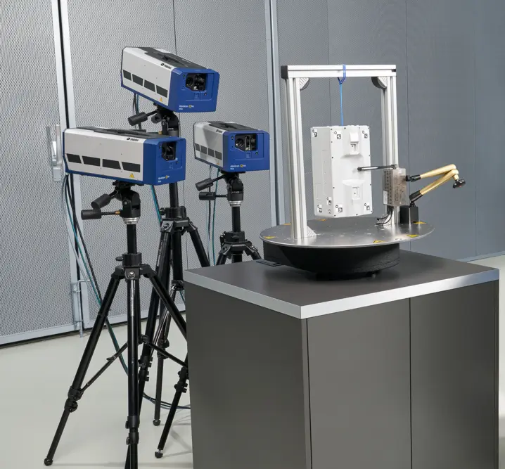 Schnelle und effiziente 360° Modaltests mit RoboVib® Bench 