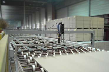 Precise length measurement on sheets of insulation material Precise length measurement on sheets of insulation material