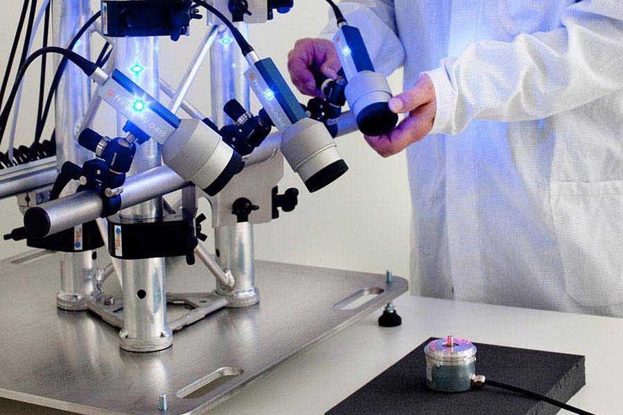 Vibration testing service using synchronous measurement by a multipoint vibrometer Vibration testing service using synchronous measurement by a multipoint vibrometer