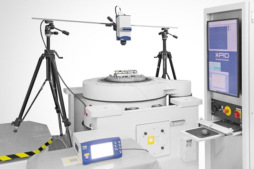 VibroFlex QTec Vibrometer zur Regelung eines elektromechanischen Shakers für die Leiterplattenprüfung VibroFlex QTec Vibrometer zur Regelung eines elektromechanischen Shakers für die Leiterplattenprüfung
