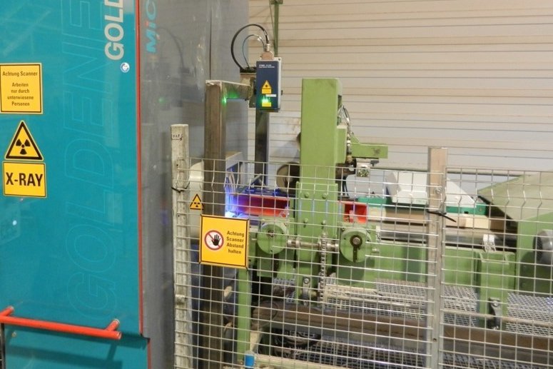 X-ray test station for NDT and defect detection of wooden beams