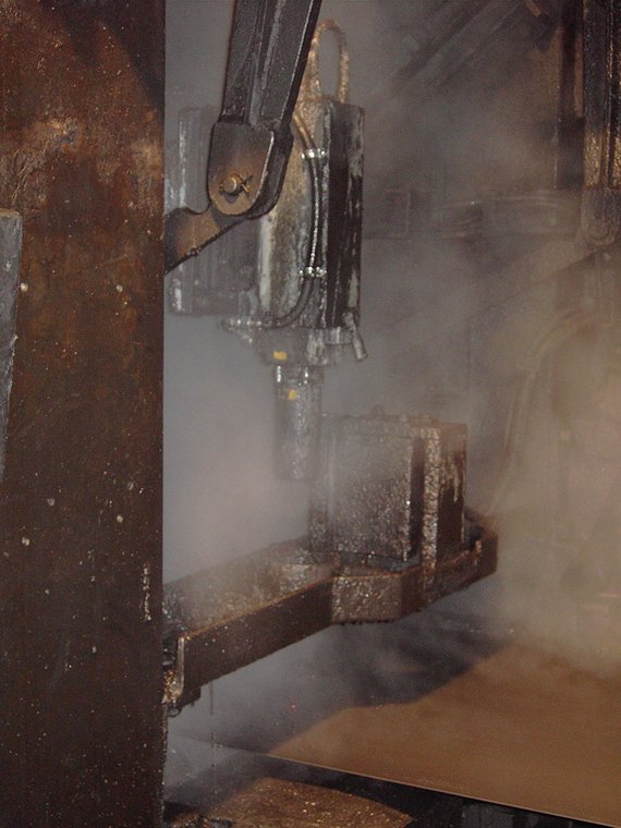 Differential speed measurement in rolling mills using non-contact laser sensors Differential speed measurement in rolling mills using non-contact laser sensors
