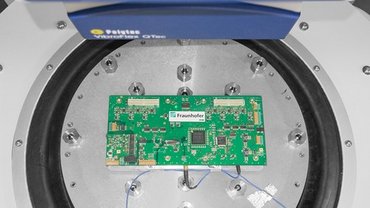 VibroFlex QTec LDV for control of electronics board shaker test for reliable sensor systems VibroFlex QTec LDV for control of electronics board shaker test for reliable sensor systems