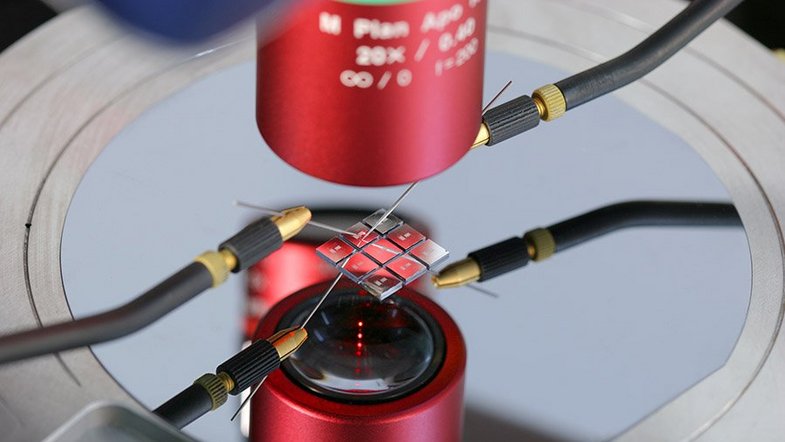 Optical measurement of vibration and dynamic response on microsystems on a probe station Optical measurement of vibration and dynamic response on microsystems on a probe station