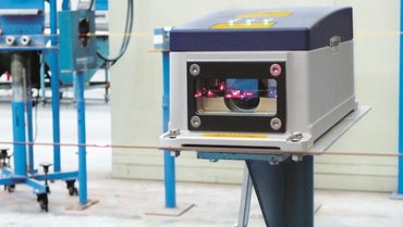 Feed speed and tension control insensitive to out-of-plane motion e.g. on cable, wire or fabrics Feed speed and tension control insensitive to out-of-plane motion e.g. on cable, wire or fabrics