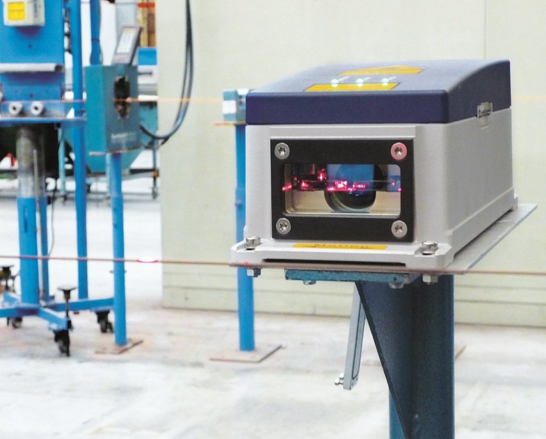 Feed speed and tension control insensitive to out-of-plane motion e.g. on cable, wire or fabrics Feed speed and tension control insensitive to out-of-plane motion e.g. on cable, wire or fabrics