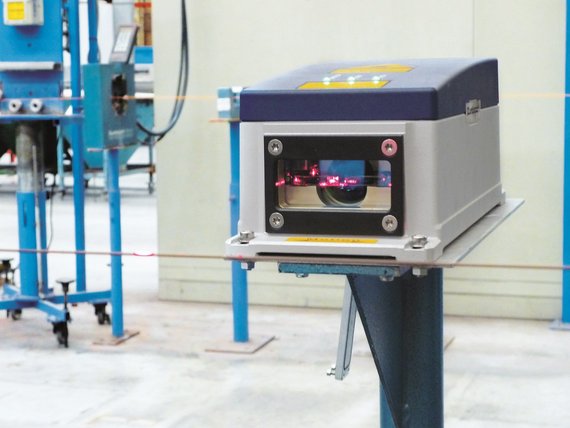 Speed and tension control for industrial cable and wire production, casters and strip goods Speed and tension control for industrial cable and wire production, casters and strip goods