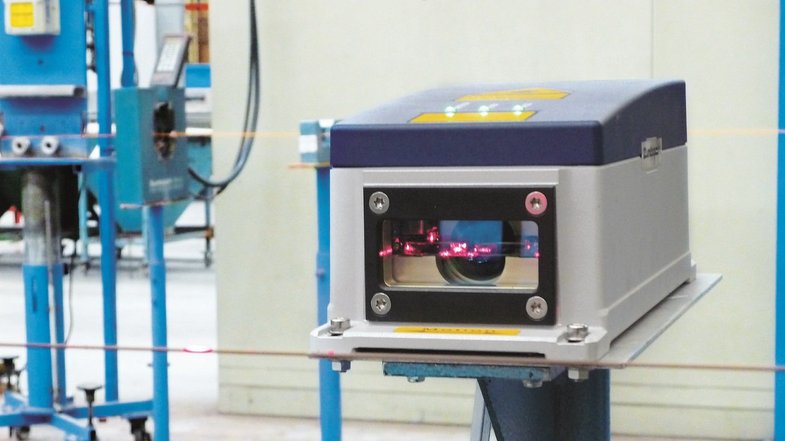 Feed speed and tension control insensitive to out-of-plane motion e.g. on cable, wire or fabrics Feed speed and tension control insensitive to out-of-plane motion e.g. on cable, wire or fabrics