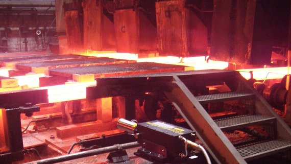 Large stand-off distance, thermo-protection up to > 1.000°C for non-contact casting speed measurements provide superior casting process control