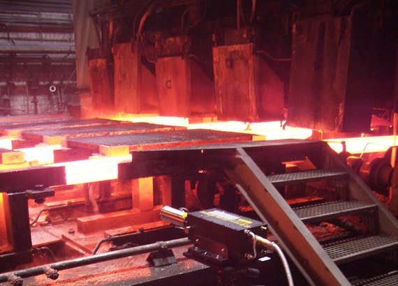 Large stand-off distance, thermo-protection up to > 1.000°C for non-contact casting speed measurements provide superior casting process control