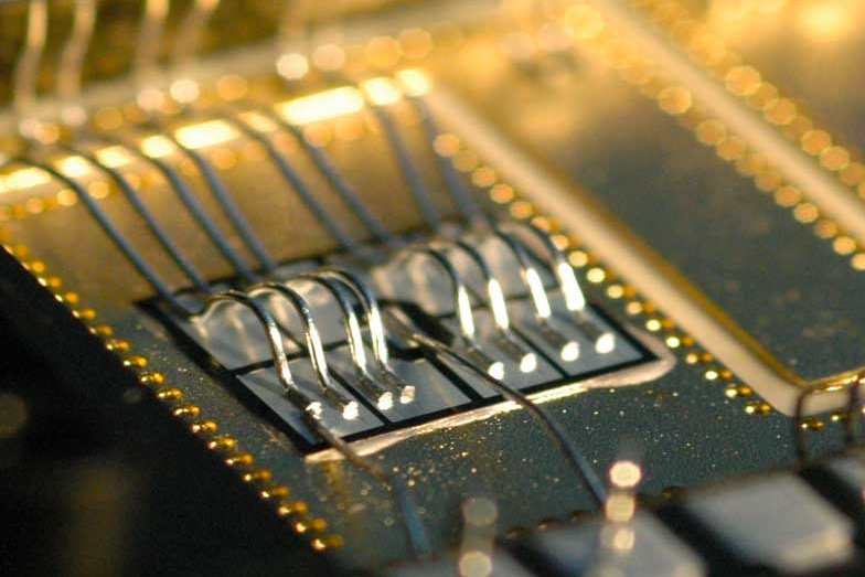 Drahtbonden Qualitätskontrolle mit optischer Messtechnik Drahtbonden Qualitätskontrolle mit optischer Messtechnik