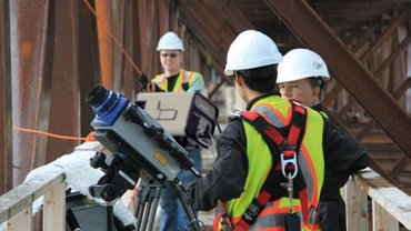 Vibration and dynamics testing: onsite, in the field, outdoors Vibration and dynamics testing: onsite, in the field, outdoors
