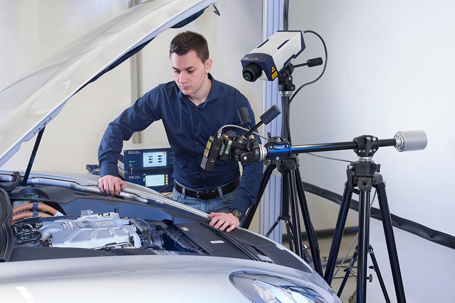 PolyXperts engineering services, e.g. operational modal analysis on motor run-up PolyXperts engineering services, e.g. operational modal analysis on motor run-up