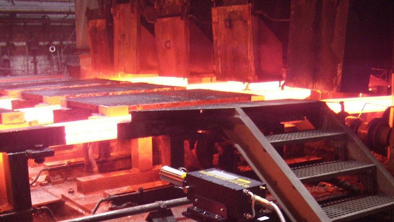 Length measurement with a LSV laser sensor in a continuous caster line Length measurement with a LSV laser sensor in a continuous caster line