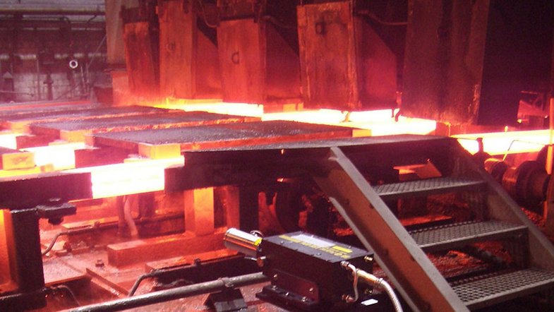 Length measurement with a LSV laser sensor in a continuous caster line Length measurement with a LSV laser sensor in a continuous caster line