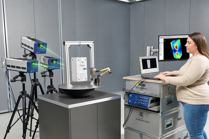VibroScan QTec 3D Xtra for modal tests - here with the mobile workstation and automated with RotoVib VibroScan QTec 3D Xtra for modal tests - here with the mobile workstation and automated with RotoVib