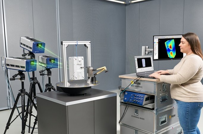 VibroScan QTec 3D Xtra for modal tests - here with the mobile workstation and automated with RotoVib VibroScan QTec 3D Xtra for modal tests - here with the mobile workstation and automated with RotoVib