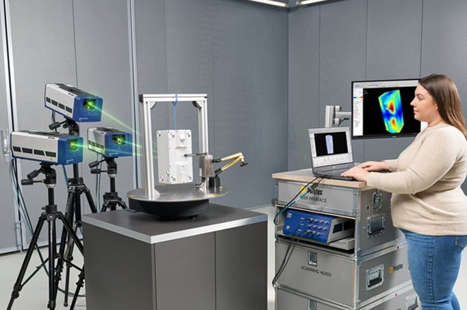 VibroScan QTec 3D Xtra for modal tests - here with the mobile workstation and automated with RotoVib VibroScan QTec 3D Xtra for modal tests - here with the mobile workstation and automated with RotoVib