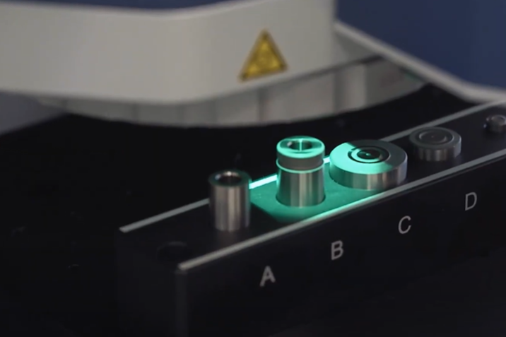 Telecentric lens with 70mm large Z range reaches the insides of holes and deep steps Telecentric lens with 70mm large Z range reaches the insides of holes and deep steps