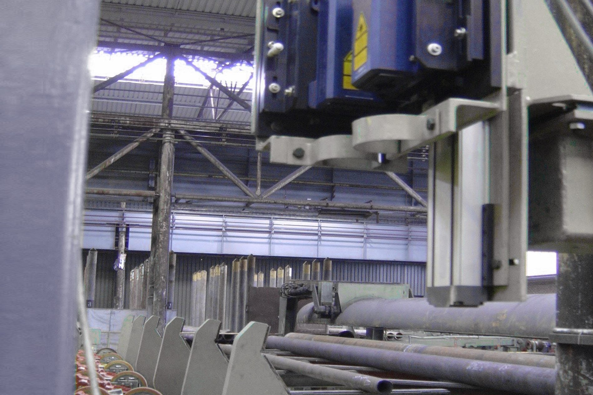 NDT on steel tubes with 2 Polytec laser sensors NDT on steel tubes with 2 Polytec laser sensors