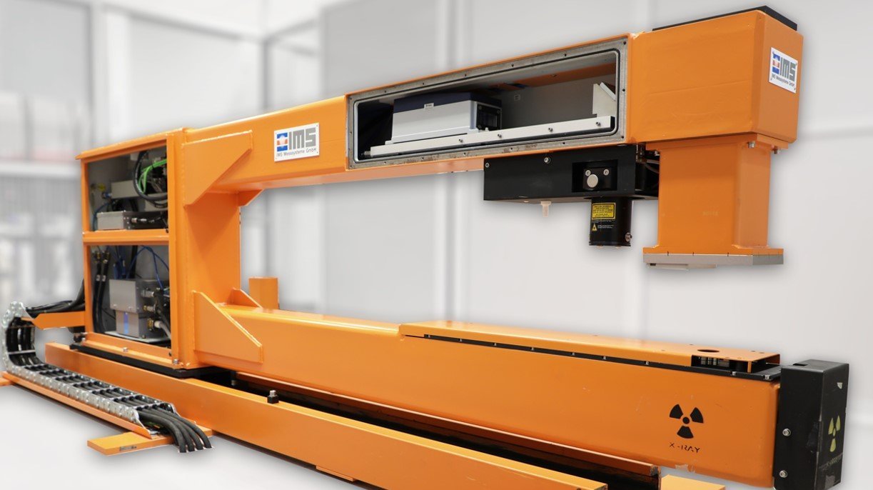 Kombinierte Dickenmessung gemäß Massenflussprinzip im Walzwerk, C Messbügel von IMS Messsysteme GmbH Kombinierte Dickenmessung gemäß Massenflussprinzip im Walzwerk, C Messbügel von IMS Messsysteme GmbH