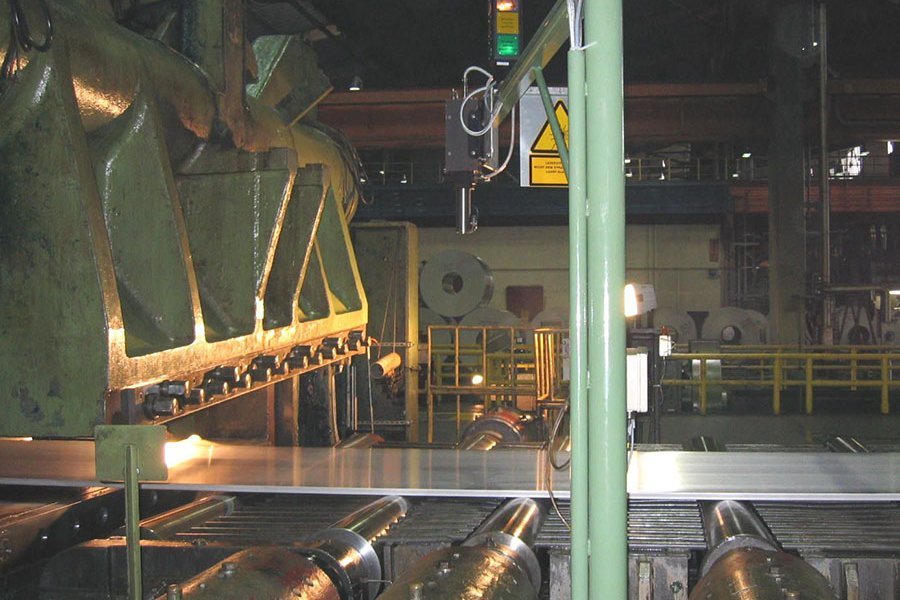 Elongation control in rolling mills using laser precise process monitoring from Polytec Elongation control in rolling mills using laser precise process monitoring from Polytec