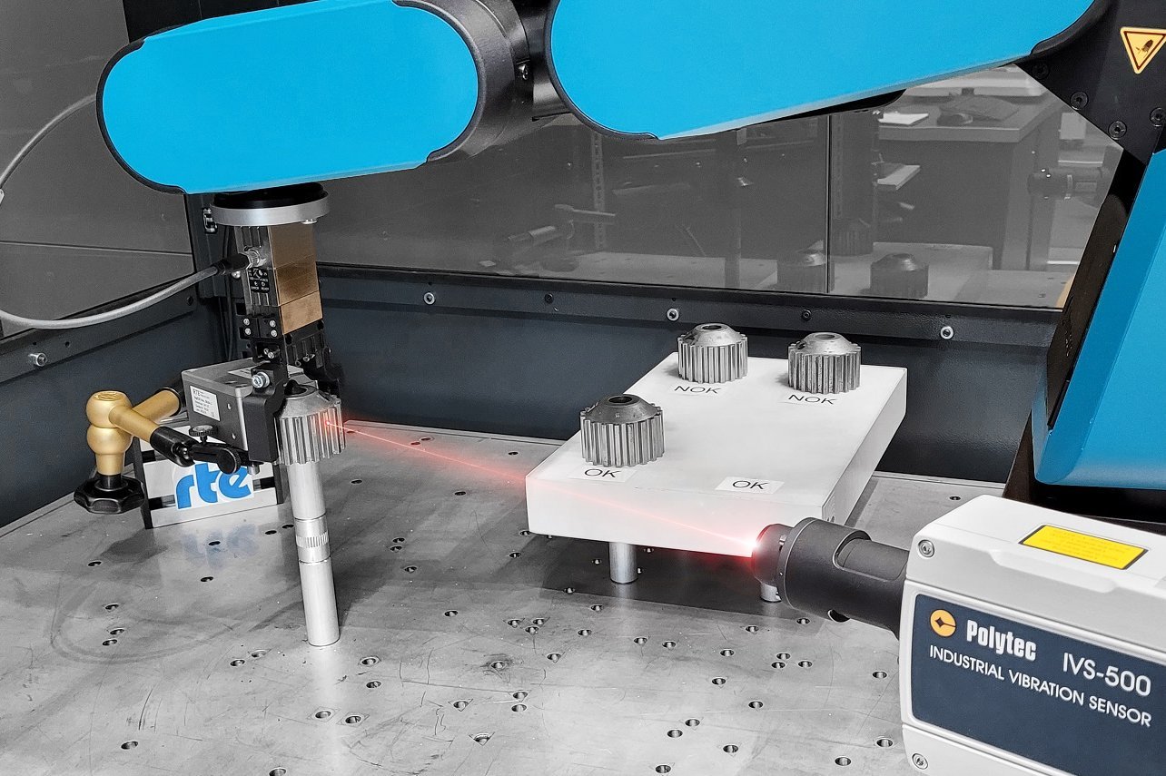 Robotic test cell with automated acoustic quality control by an IVS-500 laser sensor (thanks to Fruitcore & RTE) Robotic test cell with automated acoustic quality control by an IVS-500 laser sensor (thanks to Fruitcore & RTE)