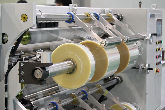 Control the tension of sensible sheet material Control the tension of sensible sheet material