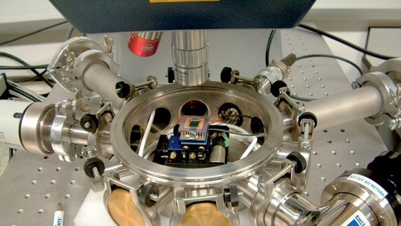 Vibration measurements for reliability testing on MEMS in a vacuum chamber Vibration measurements for reliability testing on MEMS in a vacuum chamber