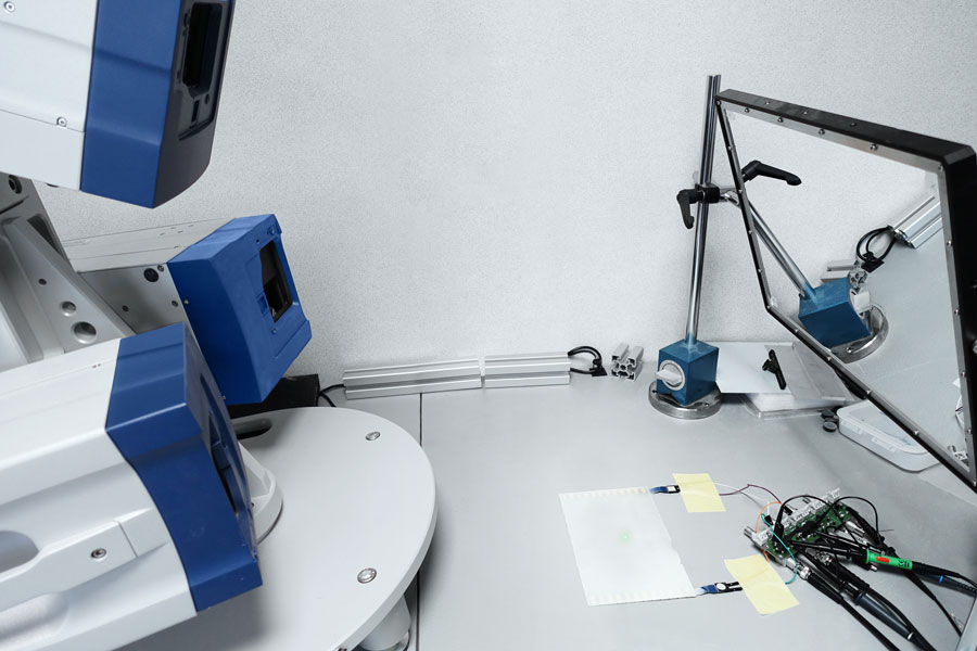 Test setup with PSV-3D Scanning Vibrometer