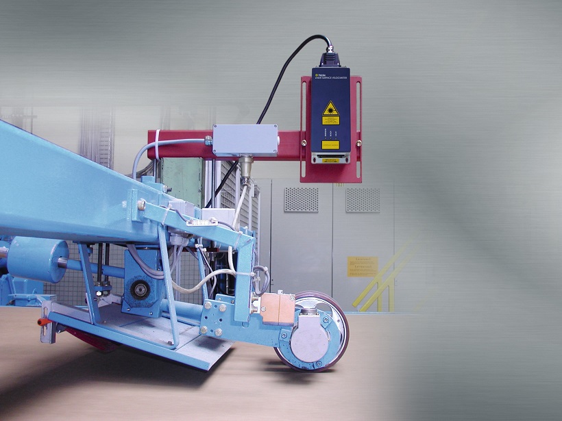 Cut-to-length control on corrugated board Cut-to-length control on corrugated board