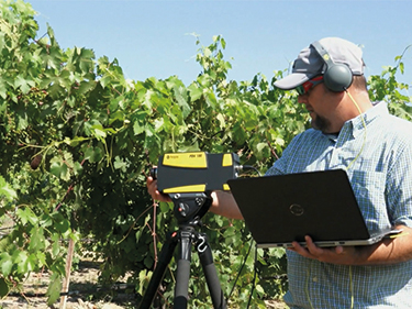 Dr. Krugner (USDA, California) measuring and analyzing the sharpshooter's communication for ecological pest control Dr. Krugner (USDA, California) measuring and analyzing the sharpshooter's communication for ecological pest control