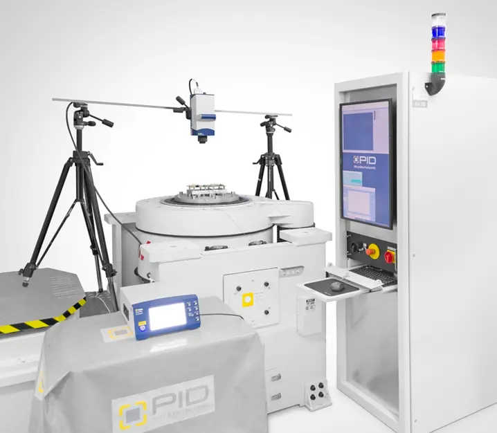 VibroFlex QTec Vibrometer zur Regelung eines elektromechanischen Shakers für die Leiterplattenprüfung